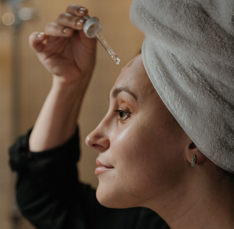 Preparando el rostro para un maquillaje